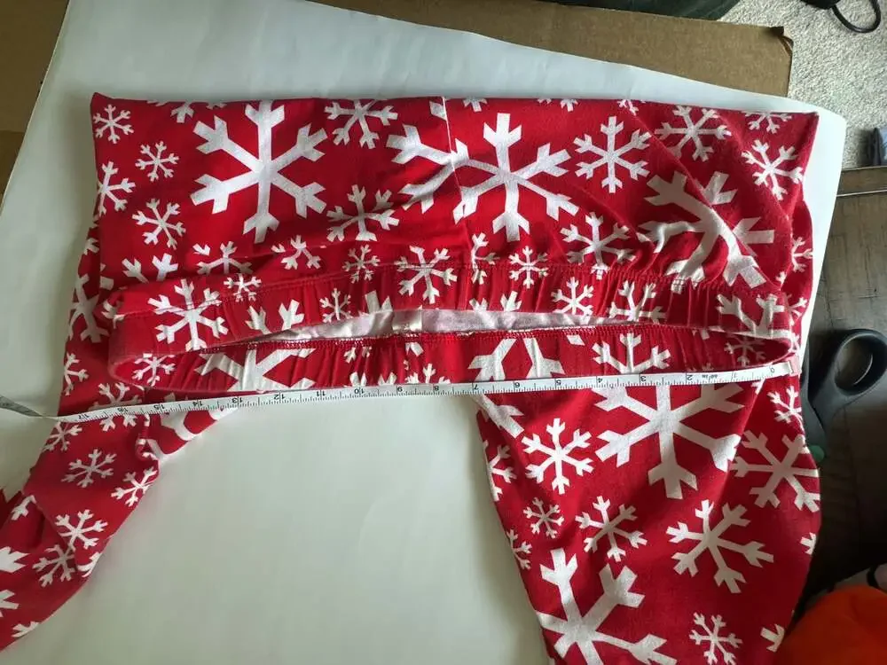 No Boundaries Red and White Snowflake Print Pajama Leggings